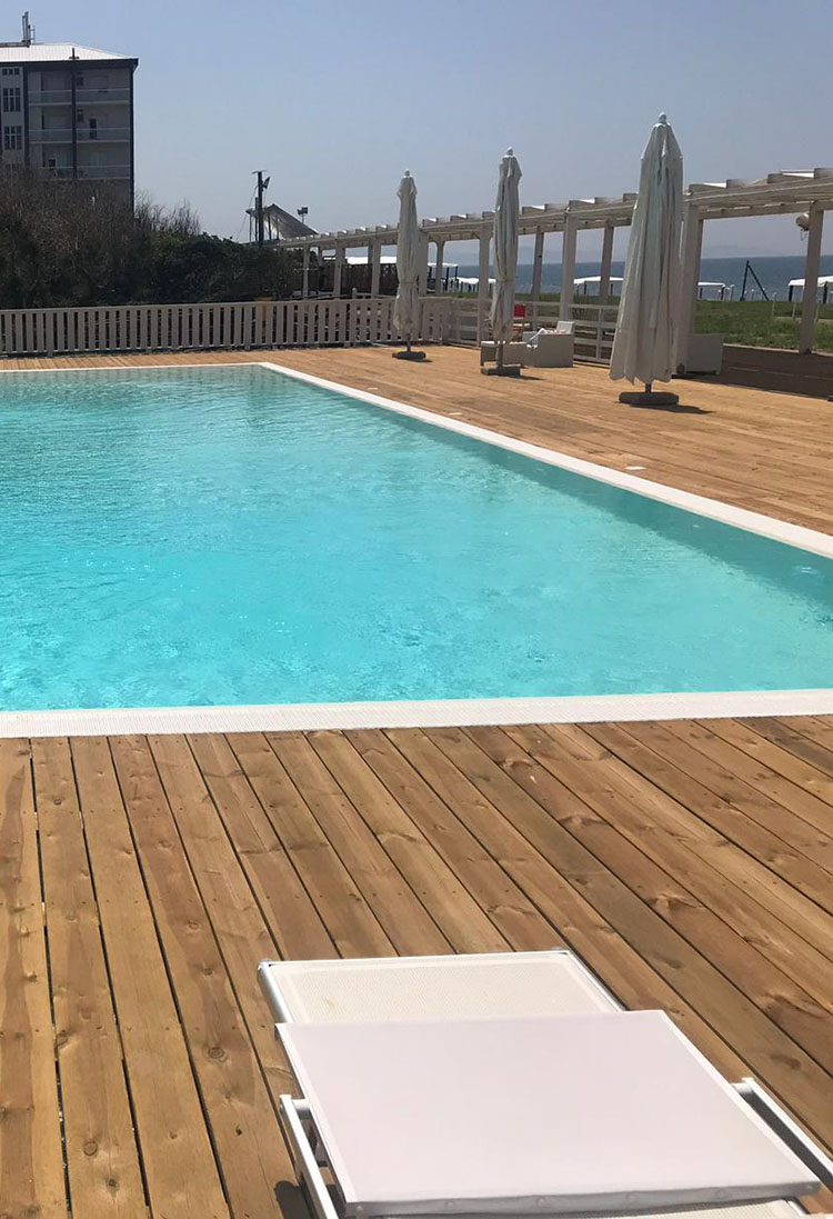 Costruzione piscine in legno a Napoli